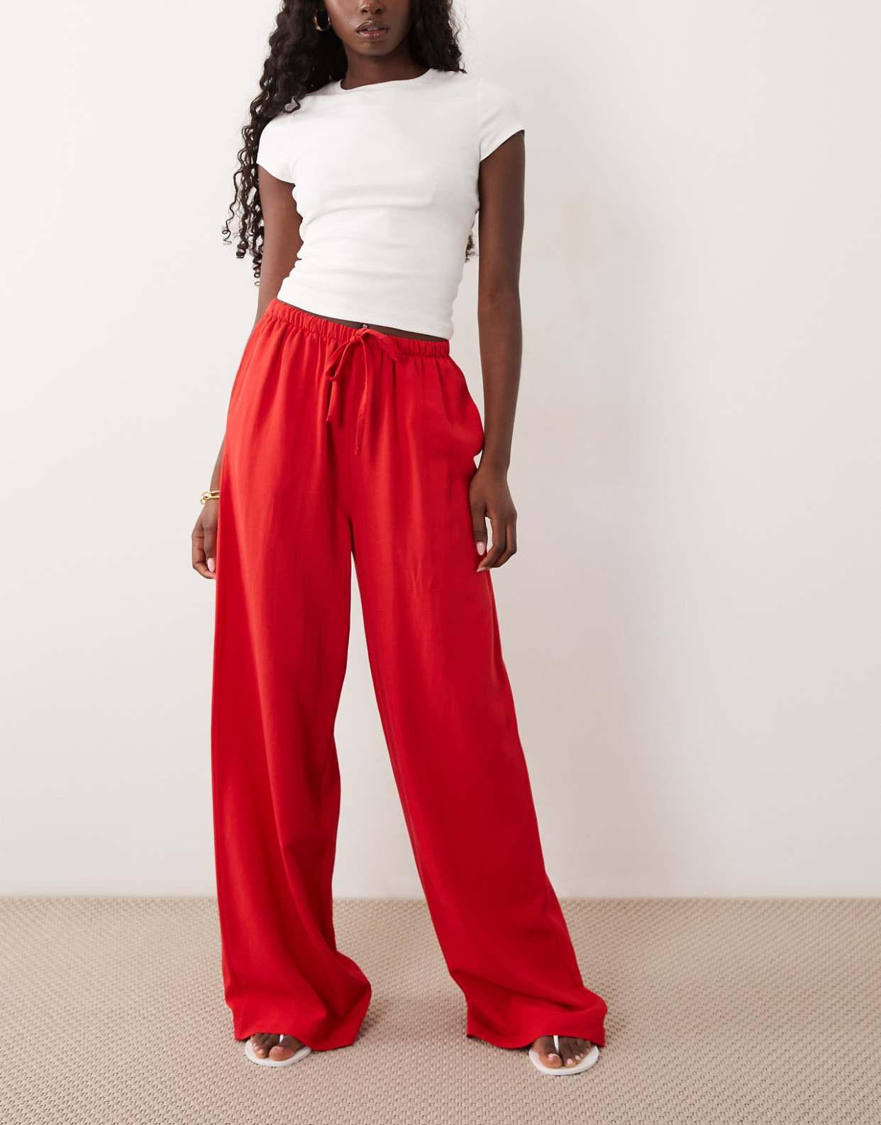 The Tall Girl Linen Flow Pants.